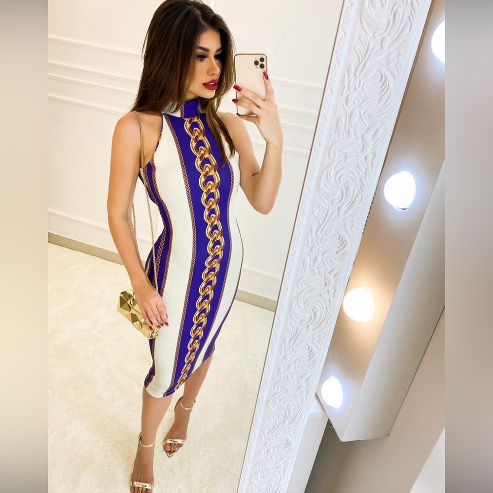 What a beautiful dress bellow knee length